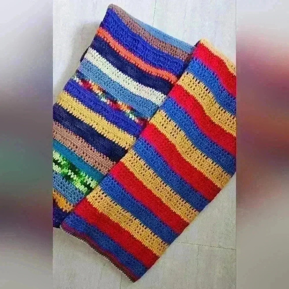 Handmade Vintage Afghan Blankets - Picture 2 of 4